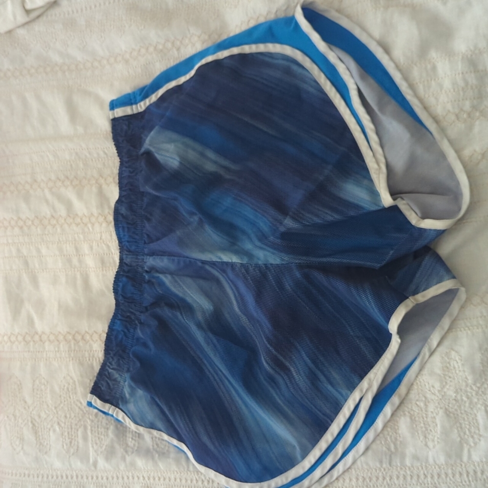 Nike running shorts size L